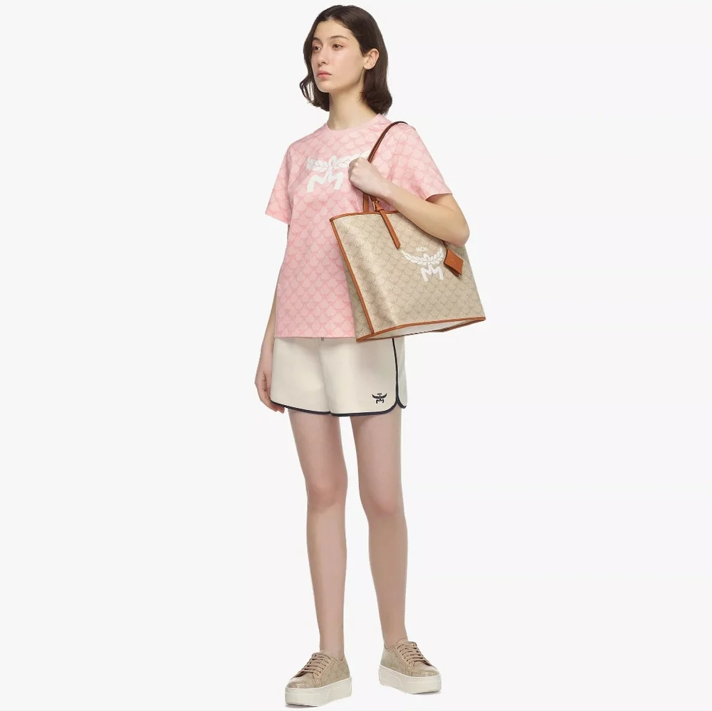 LAST DAY TO ENTER TO WIN A MCM TOTE NWT (Entry listing) - Picture 4 of 9
